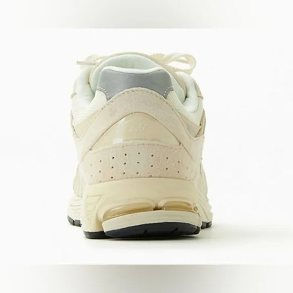 New Balance Cream 2002R Men's Shoes - Picture 3 of 9